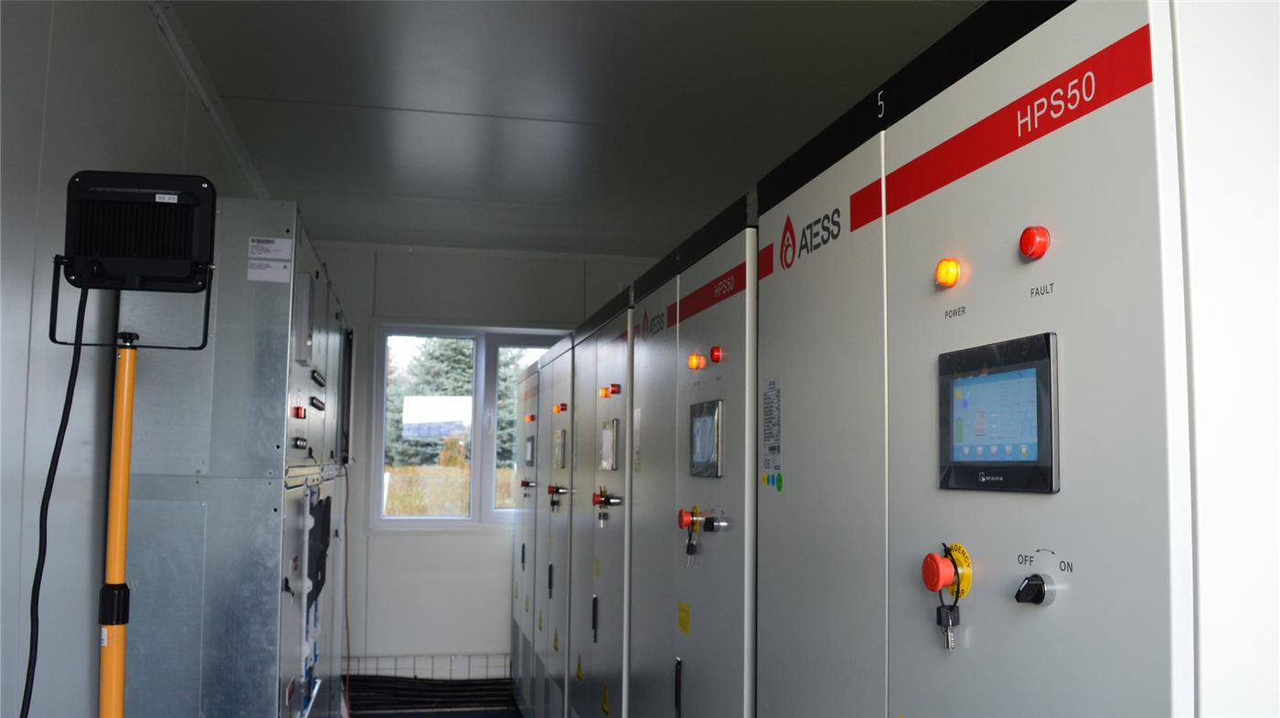 Inversores ATESS HPS50 dentro de un contenedor de energía
